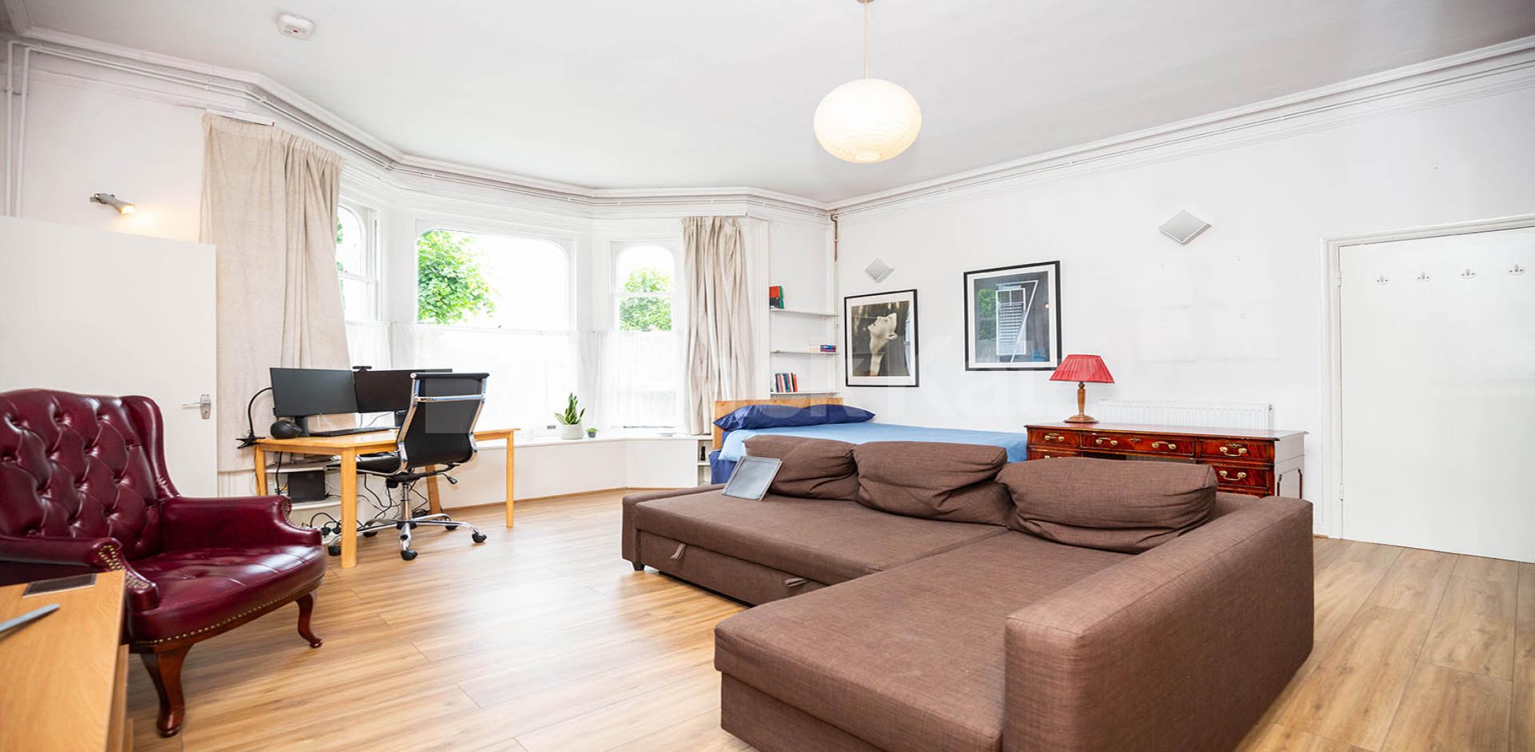 			Studio Apartment, 1 bath, 1 reception Studio			 Cromwell Avenue, Highgate